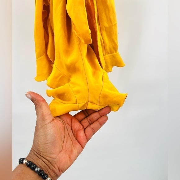 Forever 21 gold romper spaghetti straps size S - Picture 2 of 5